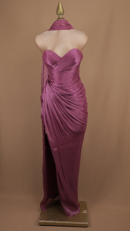 Vestido largo estraple drapeado con estola en cuello