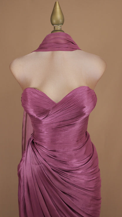 Vestido largo estraple drapeado con estola en cuello