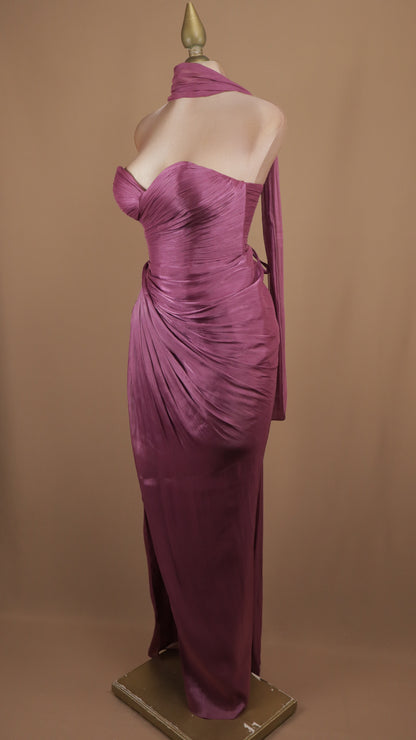 Vestido largo estraple drapeado con estola en cuello