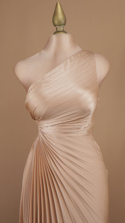 Vestido maxi asimétrico ojal