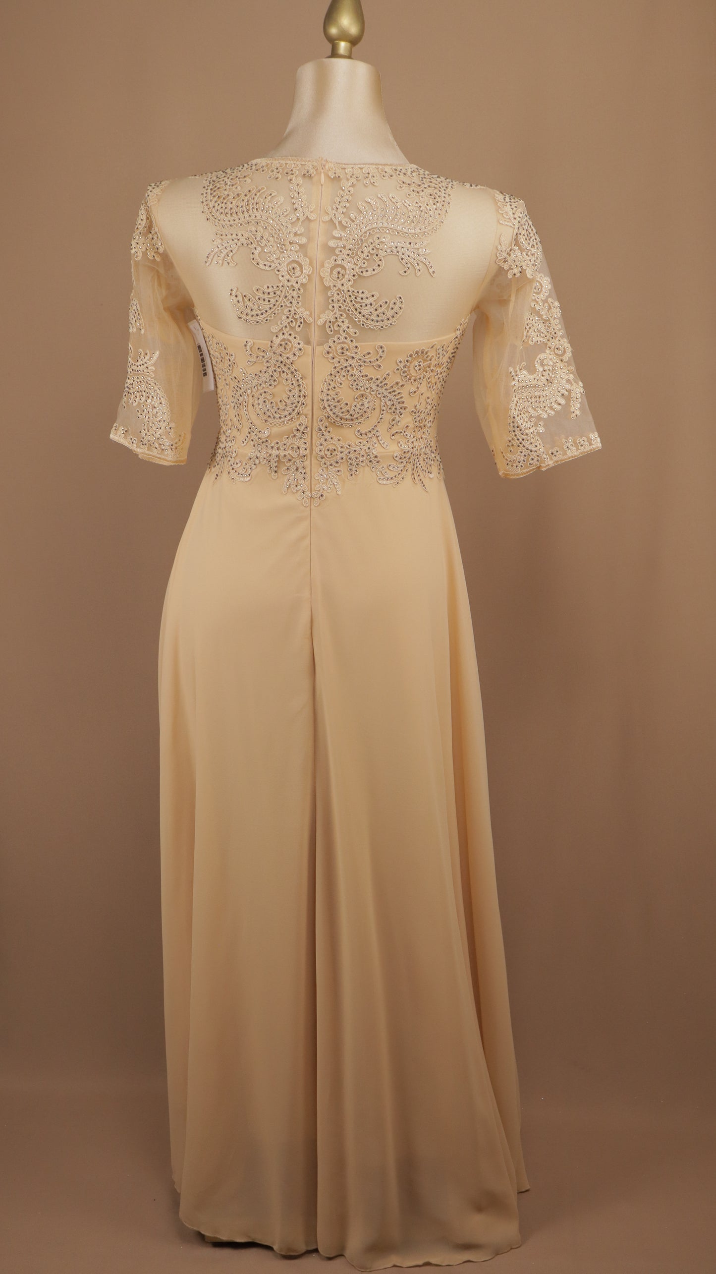 Vestido largo talla extra con aplicación y manga 3/4