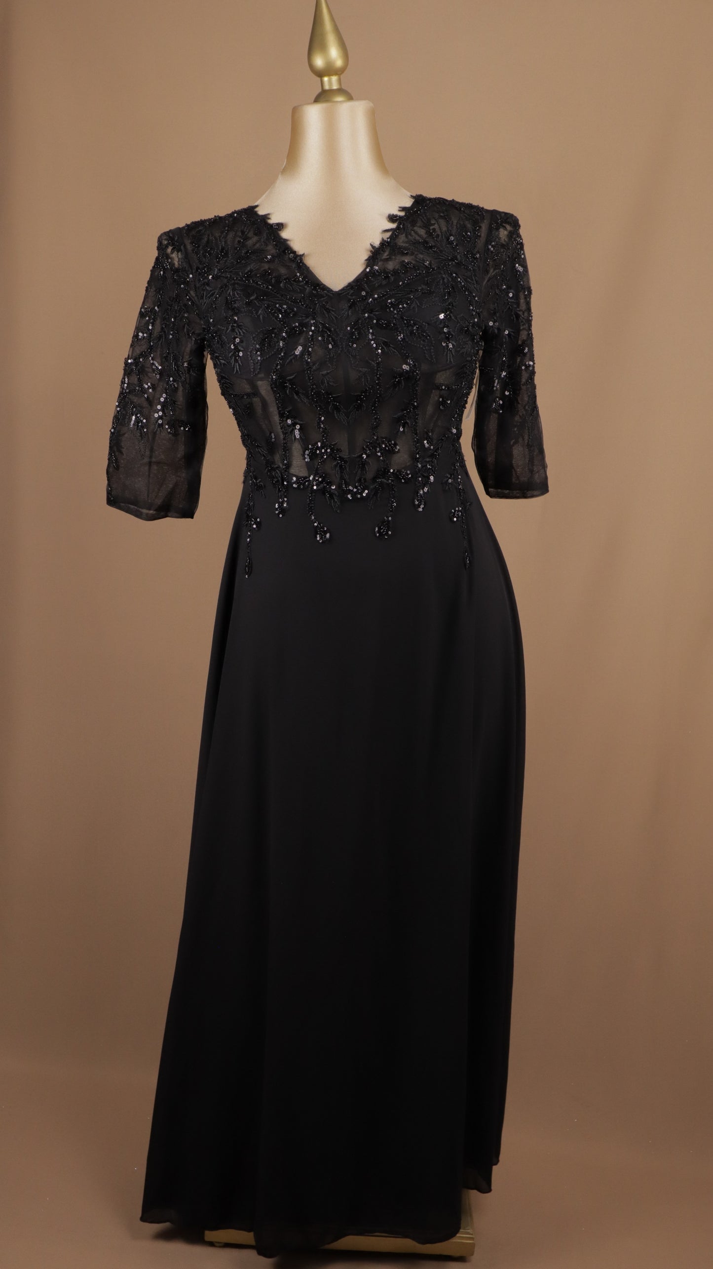 Vestido largo plus size con aplicacion y manga