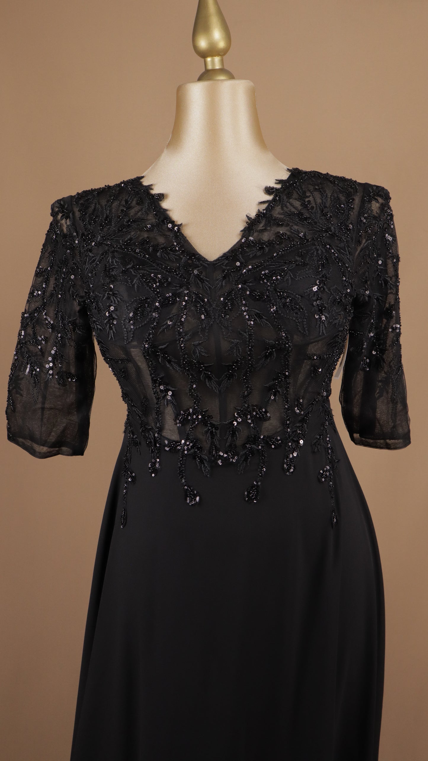 Vestido largo plus size con aplicacion y manga