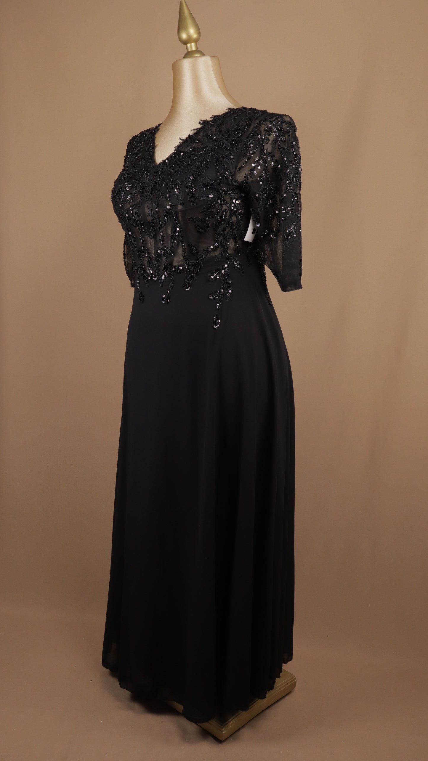 Vestido largo plus size con aplicacion y manga