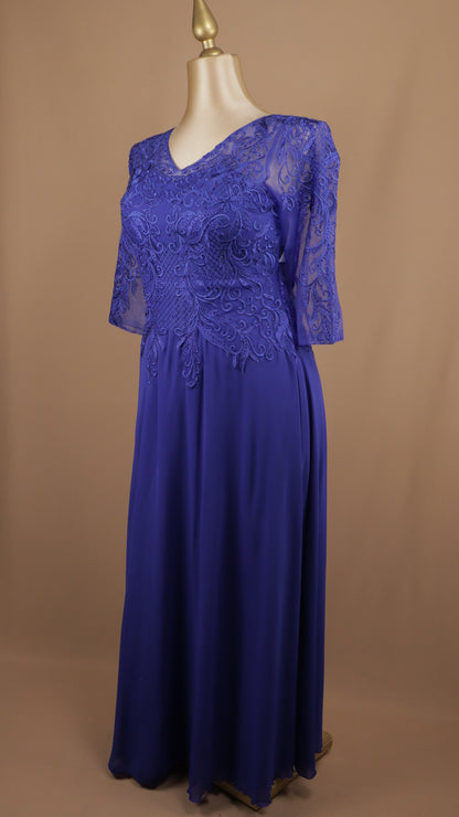 Vestido largo talla extra con manga y aplicación