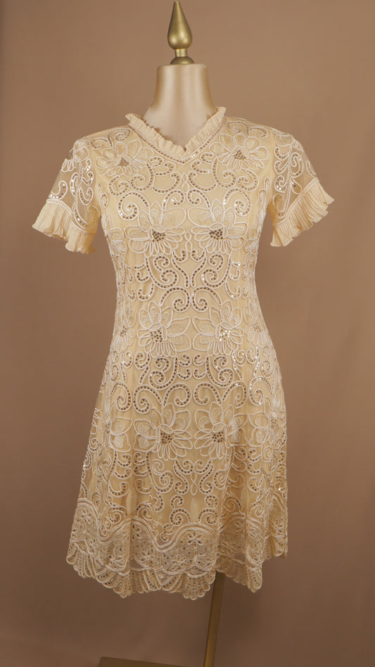 Vestido midi talla plus bordado con manga