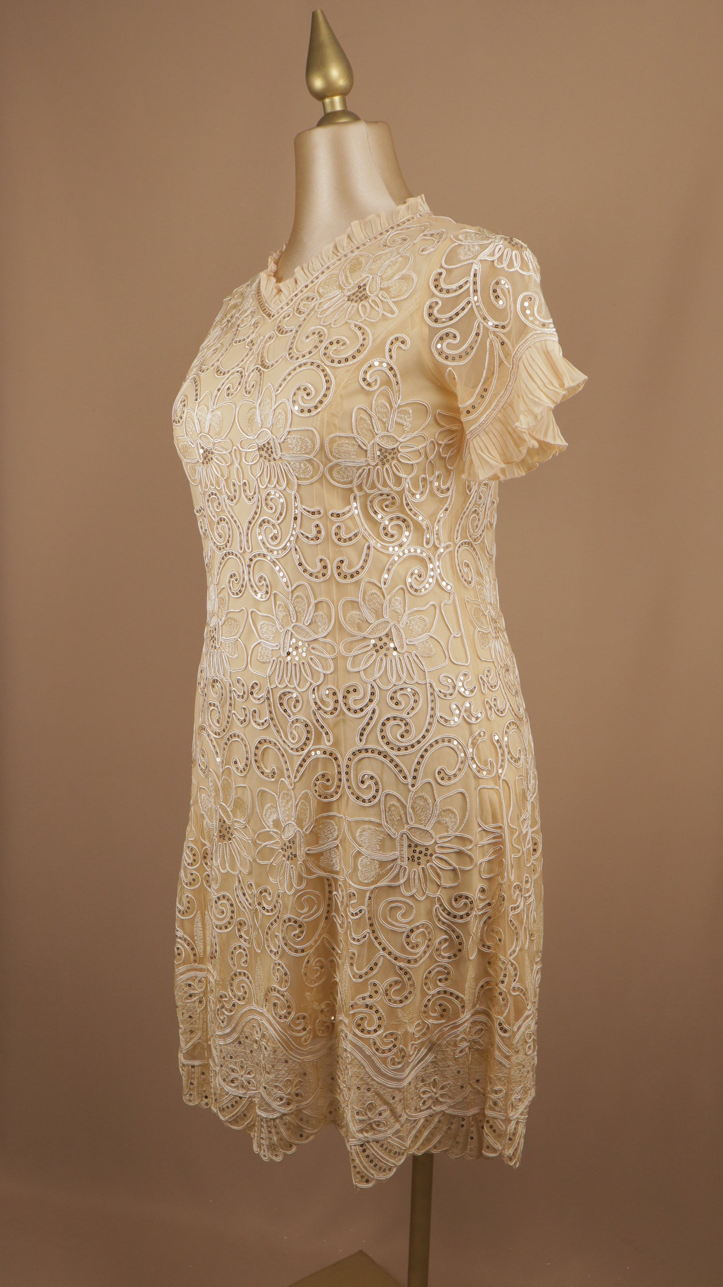 Vestido midi talla plus bordado con manga