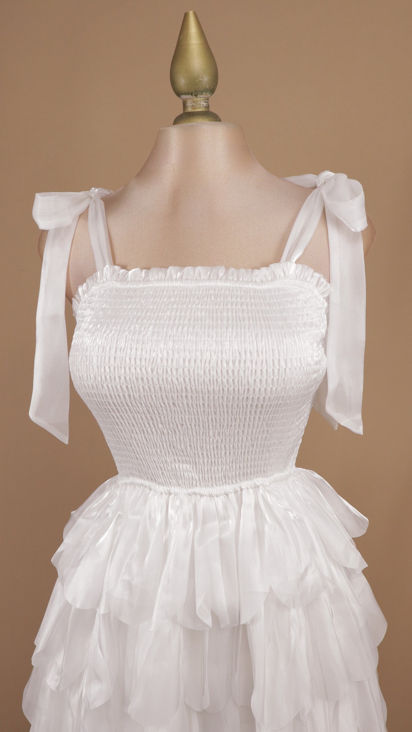 Vestido midi con elástico y ondas