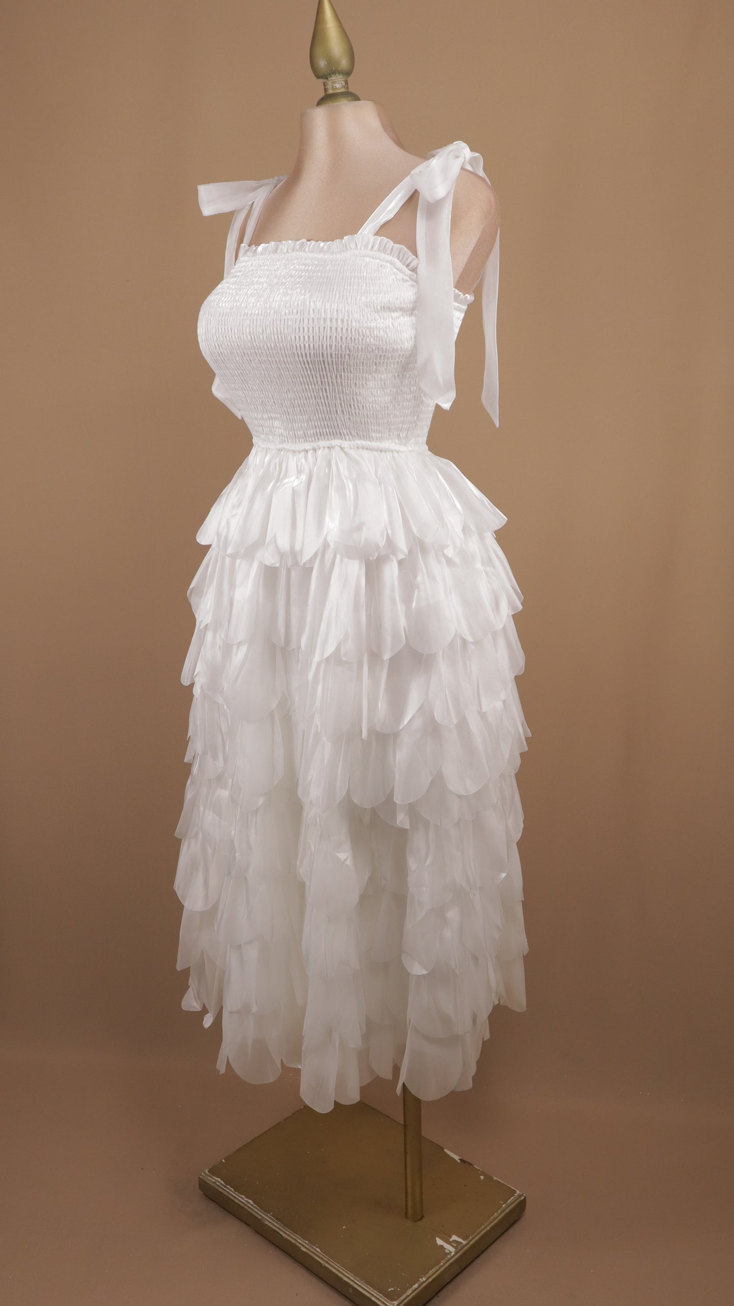 Vestido midi con elástico y ondas