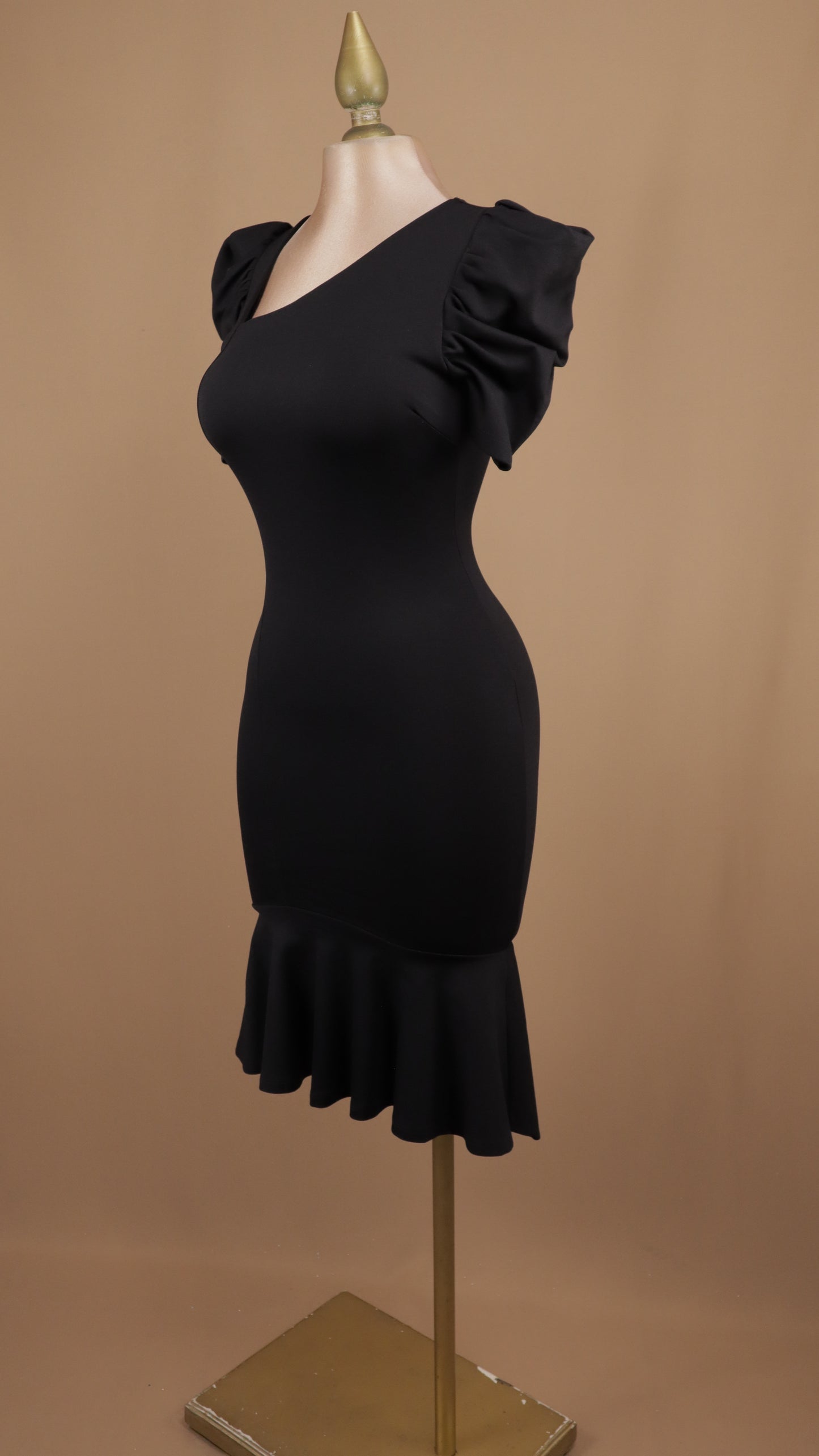 Vestido midi con manga y y terminación de falda circular