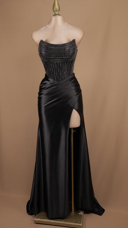 Vestido largo estraple con aplicación y corset