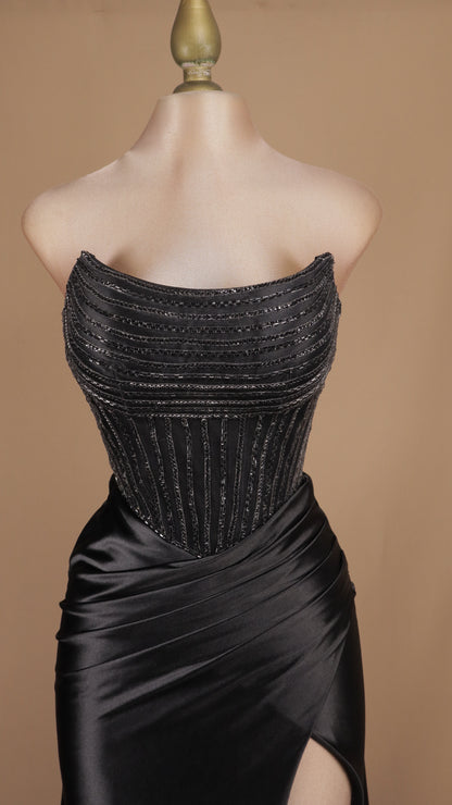 Vestido largo estraple con aplicación y corset