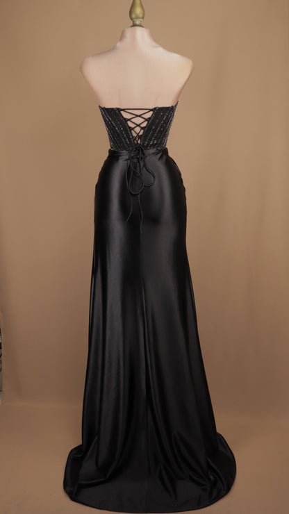 Vestido largo estraple con aplicación y corset