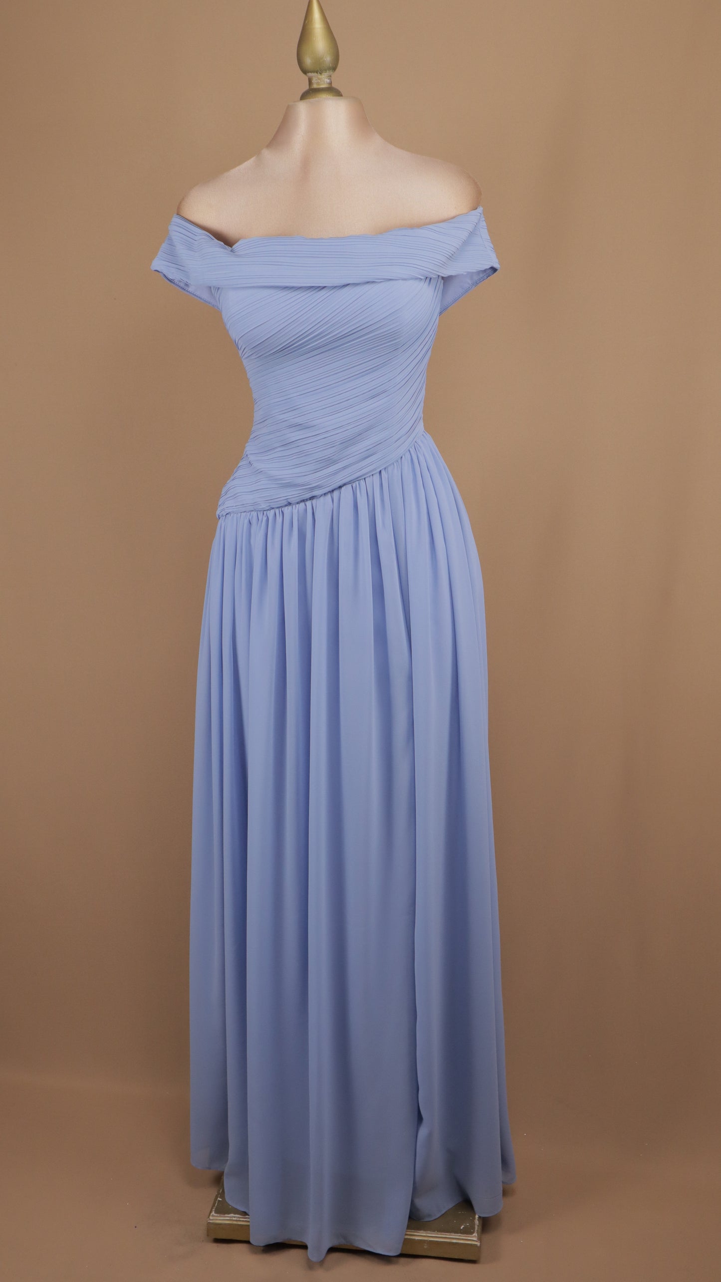 Vestido largo drapeado en busto y escote al hombro