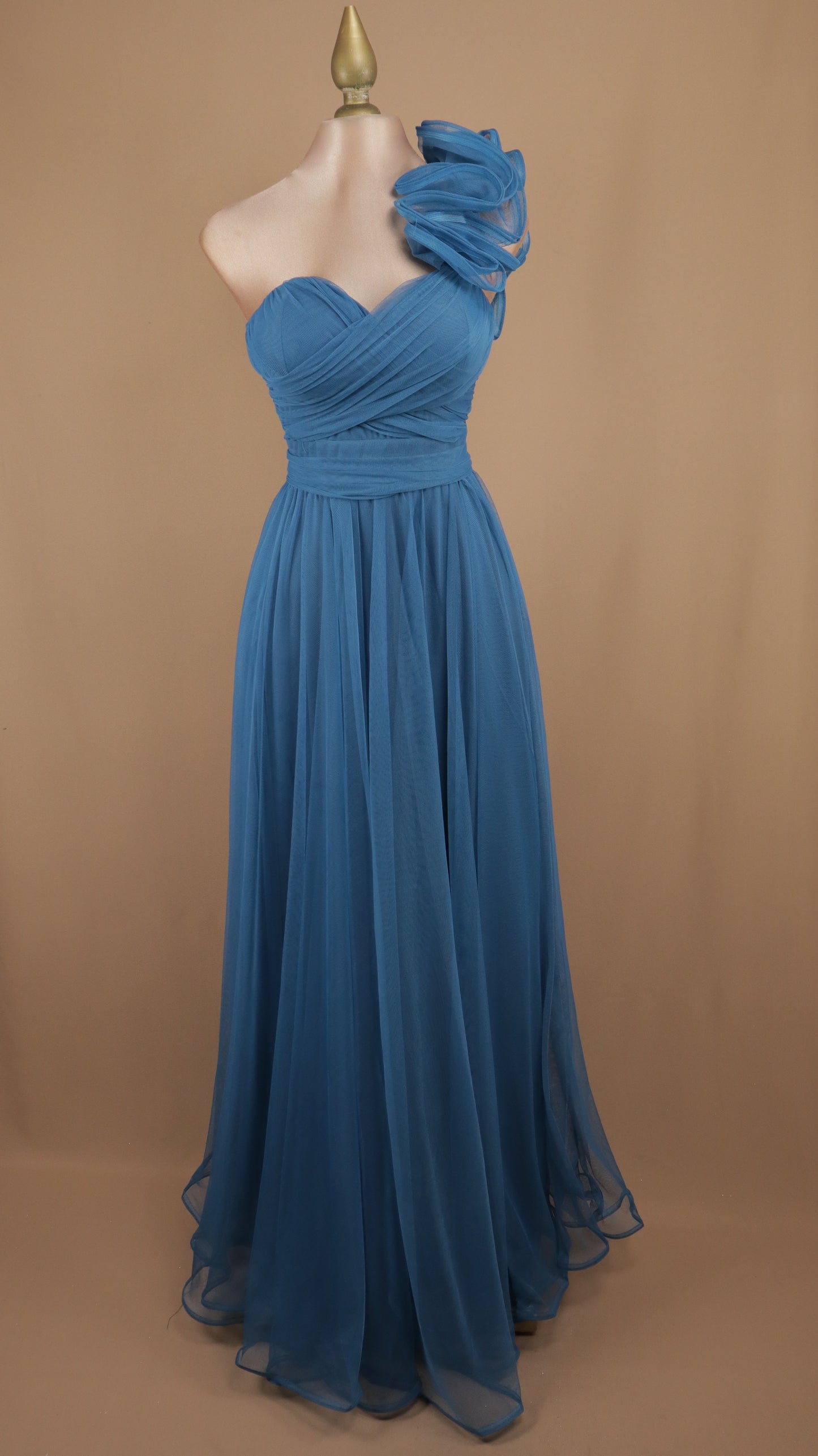 Vestido largo de tul con escote corazón