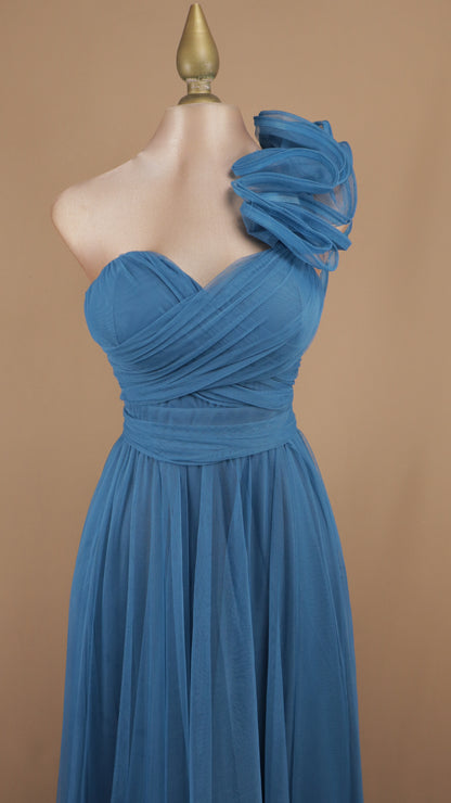 Vestido largo de tul con escote corazón