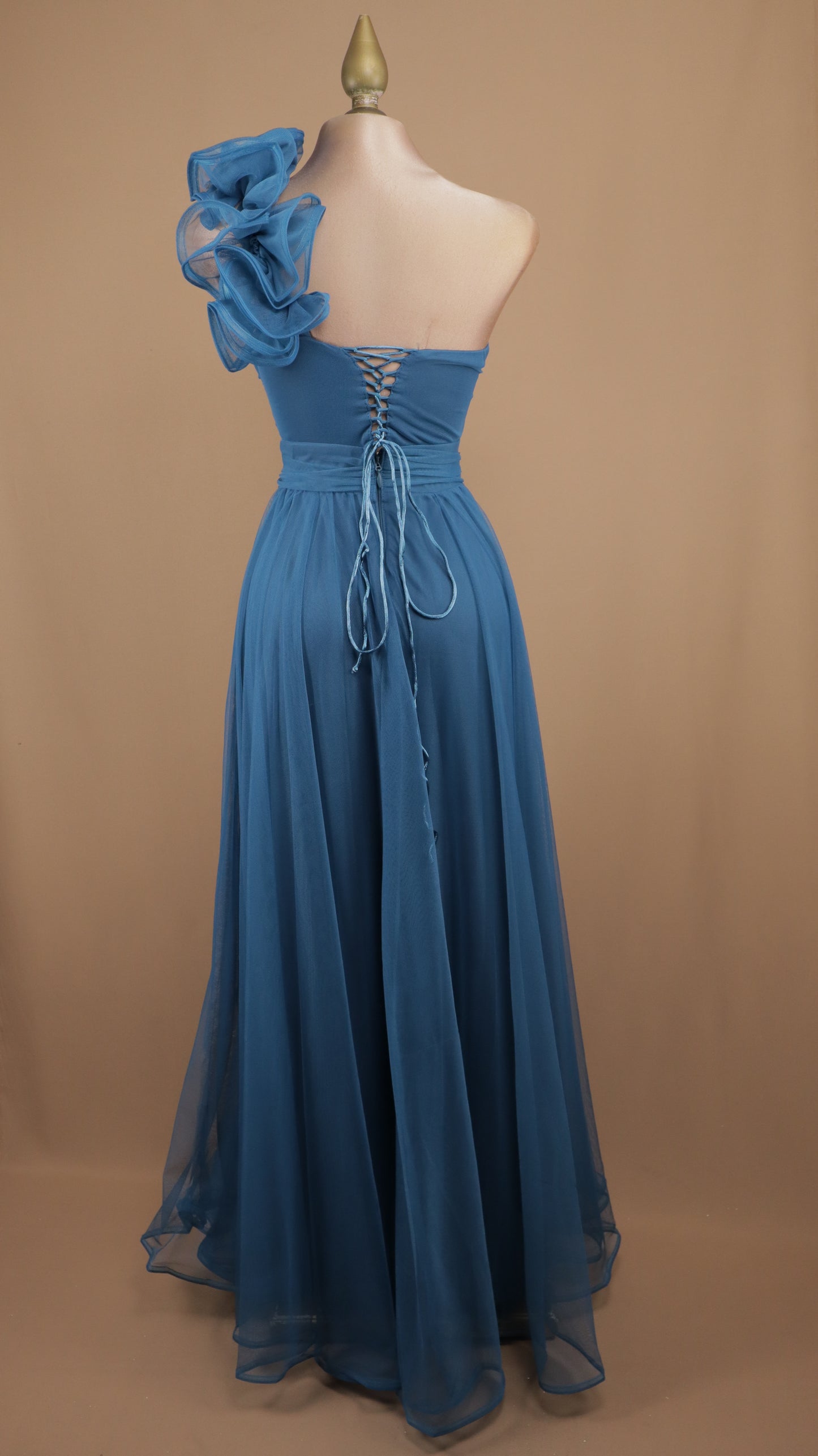 Vestido largo de tul con escote corazón