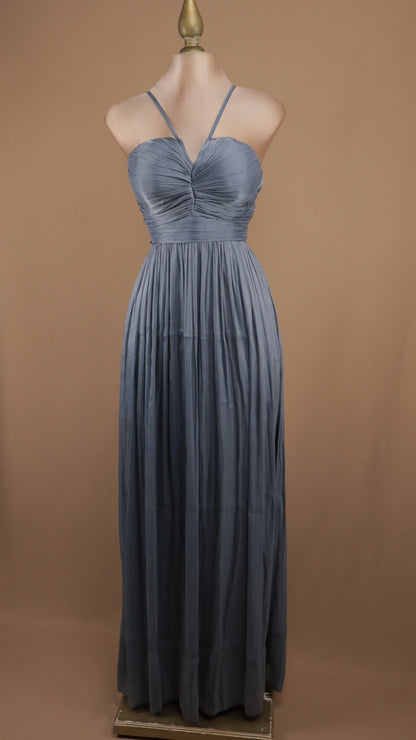 Vestido largo drapeado con escote en la espalda