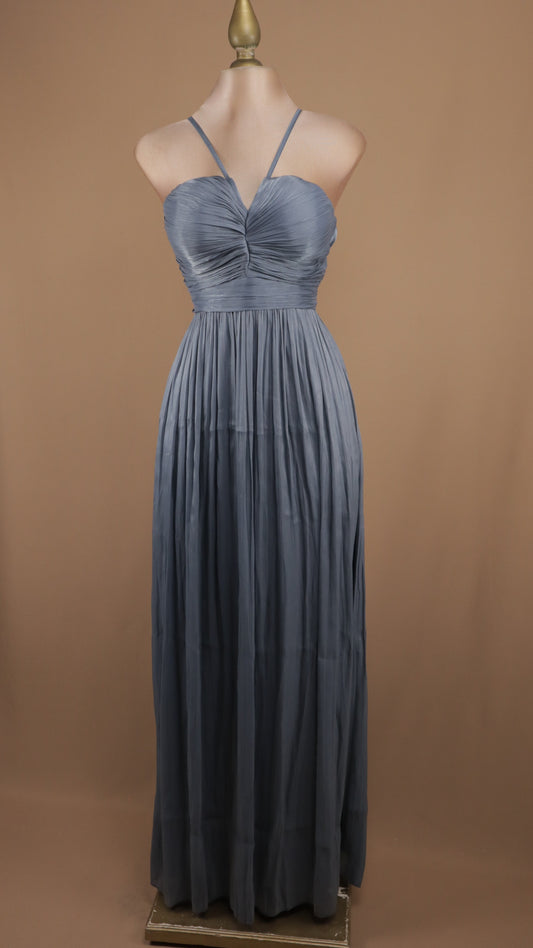 Vestido largo drapeado con escote en la espalda