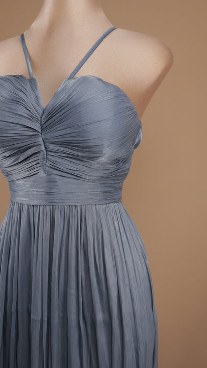Vestido largo drapeado con escote en la espalda