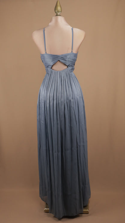 Vestido largo drapeado con escote en la espalda