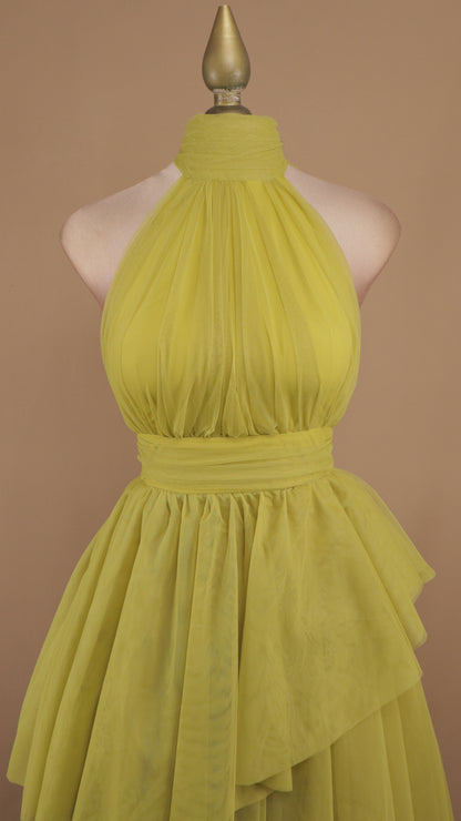 Vestido largo de tull cuello halter y escote en la espalda