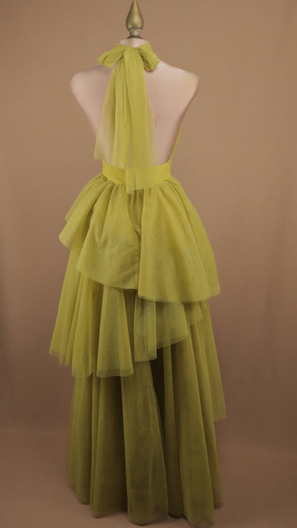 Vestido largo de tull cuello halter y escote en la espalda