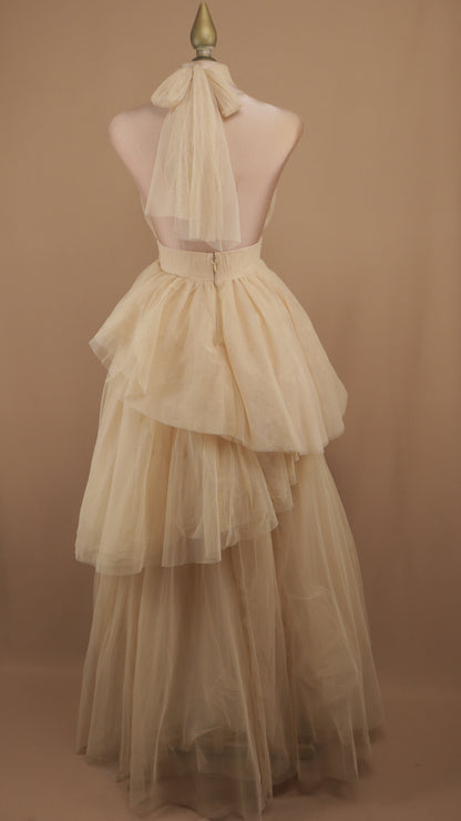 Vestido largo de tull cuello halter y escote en la espalda