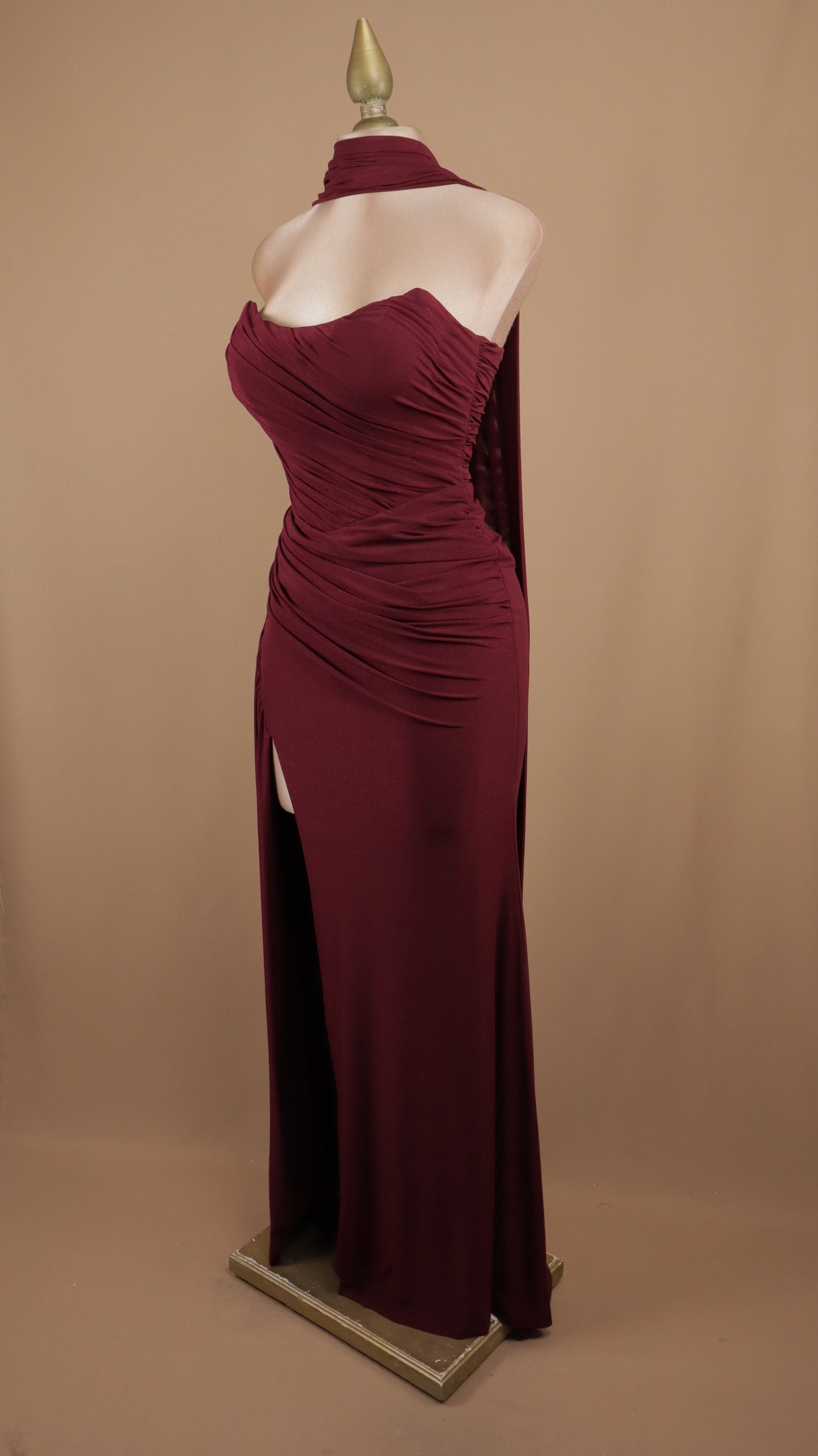 Vestido largo drapeado en cintura con corset