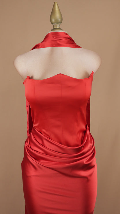 Vestido largo satinado estraple con corset