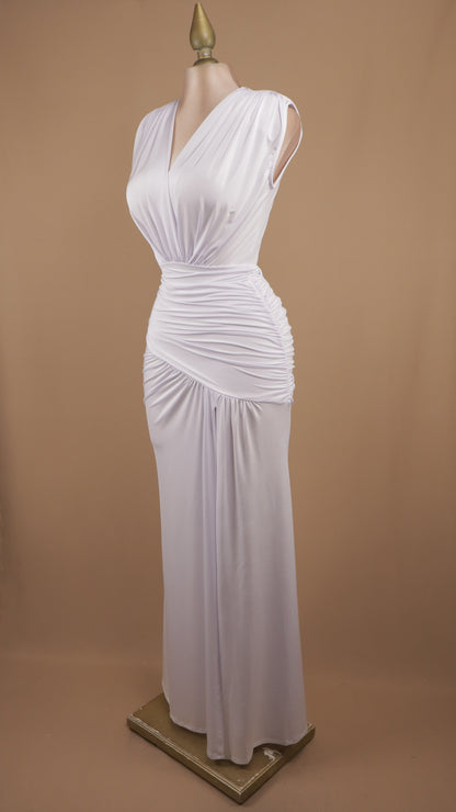 Vestido largo plisado en cintura y abertura en pierna