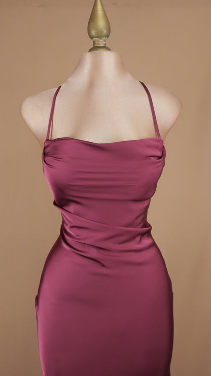 Vestido largo satinado con agujetas en la espalda