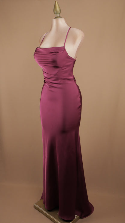 Vestido largo satinado con agujetas en la espalda