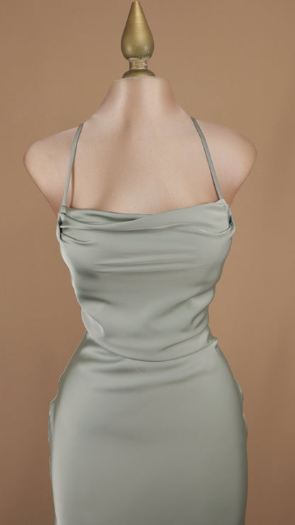 Vestido largo satinado con agujetas en la espalda