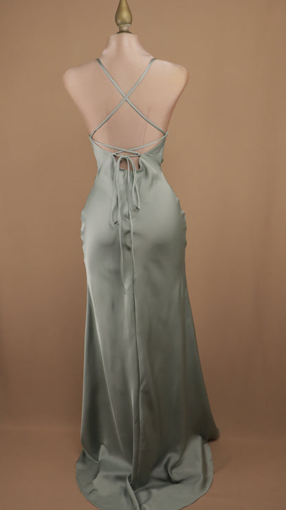 Vestido largo satinado con agujetas en la espalda