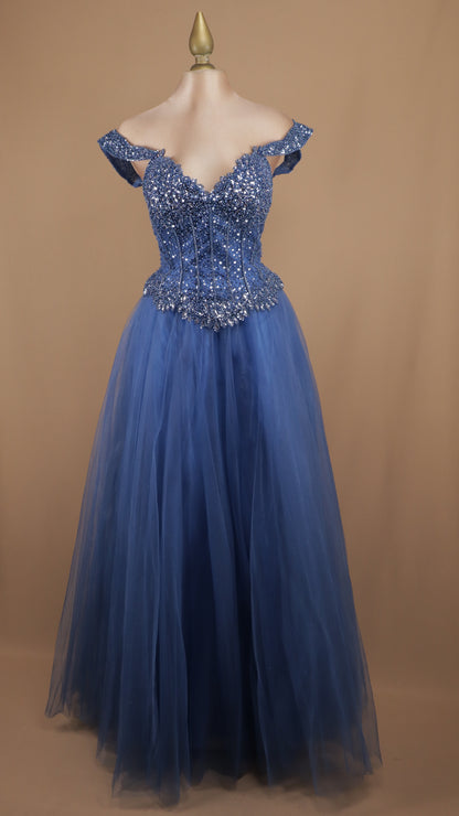 Vestido largo corte princesa con aplicación