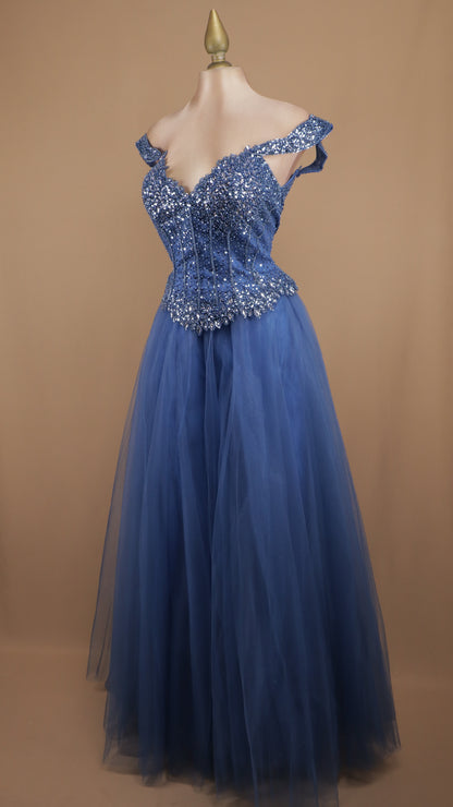 Vestido largo corte princesa con aplicación