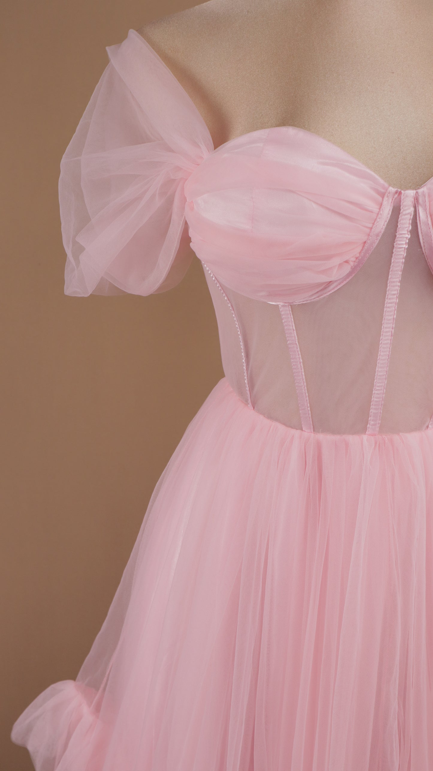 Vestido de tull con transparencia