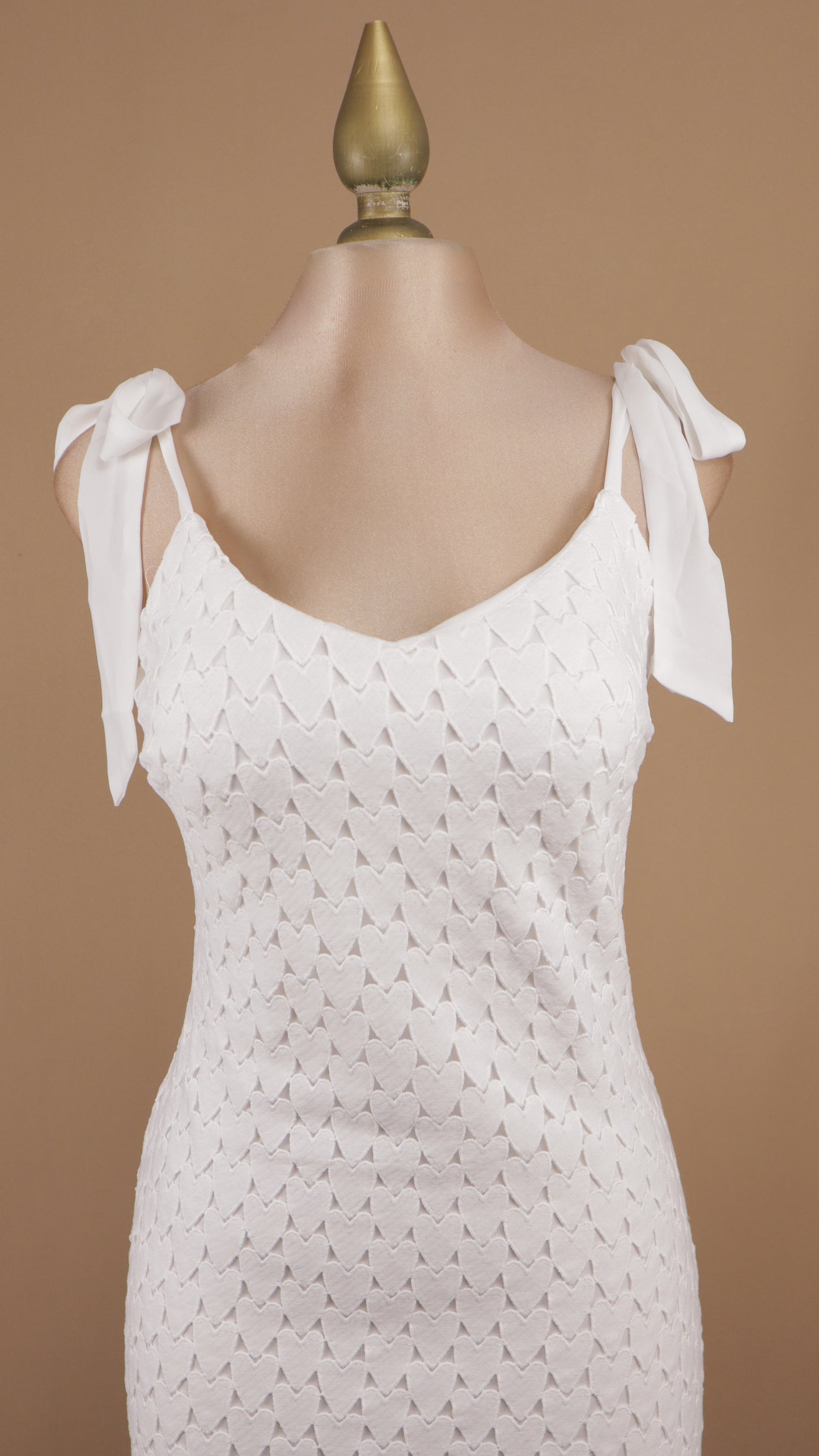 Vestido midi de corazones y tiras