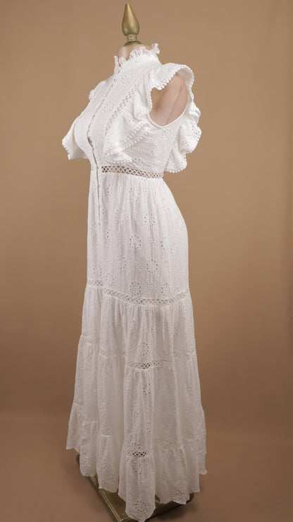Vestido largo bordado con escarola