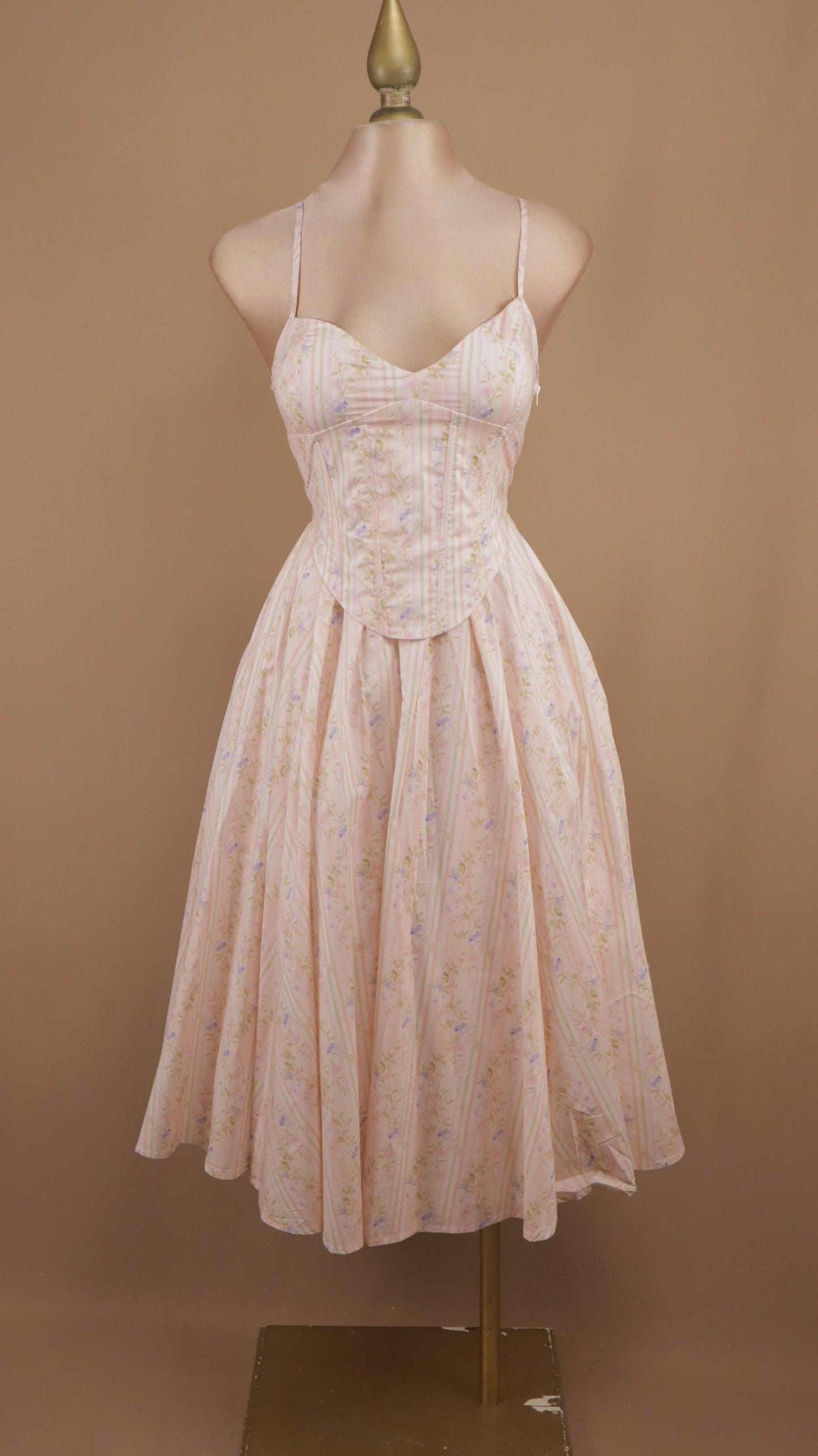 Vestido midi estampado de tirantes