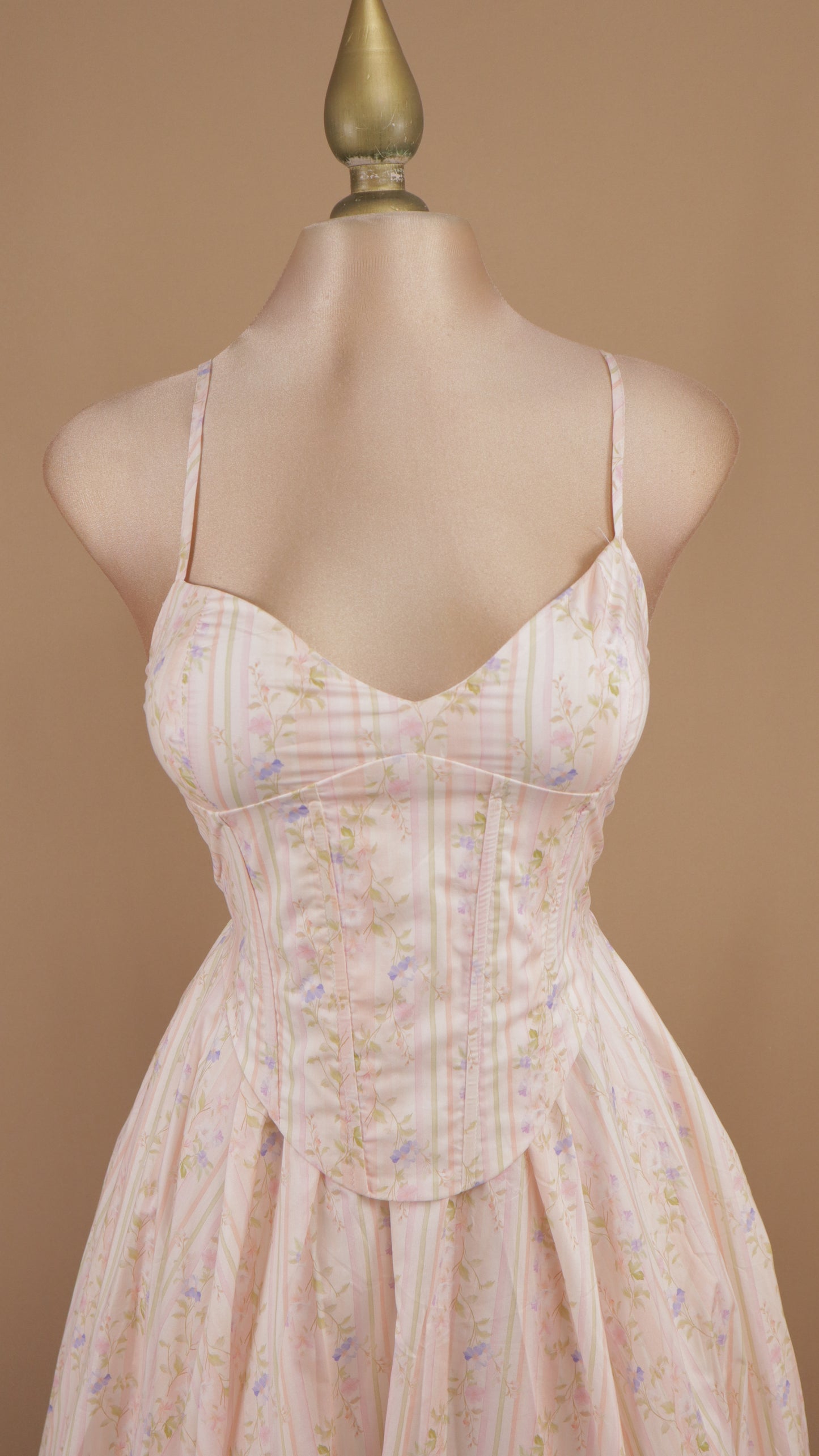 Vestido midi estampado de tirantes