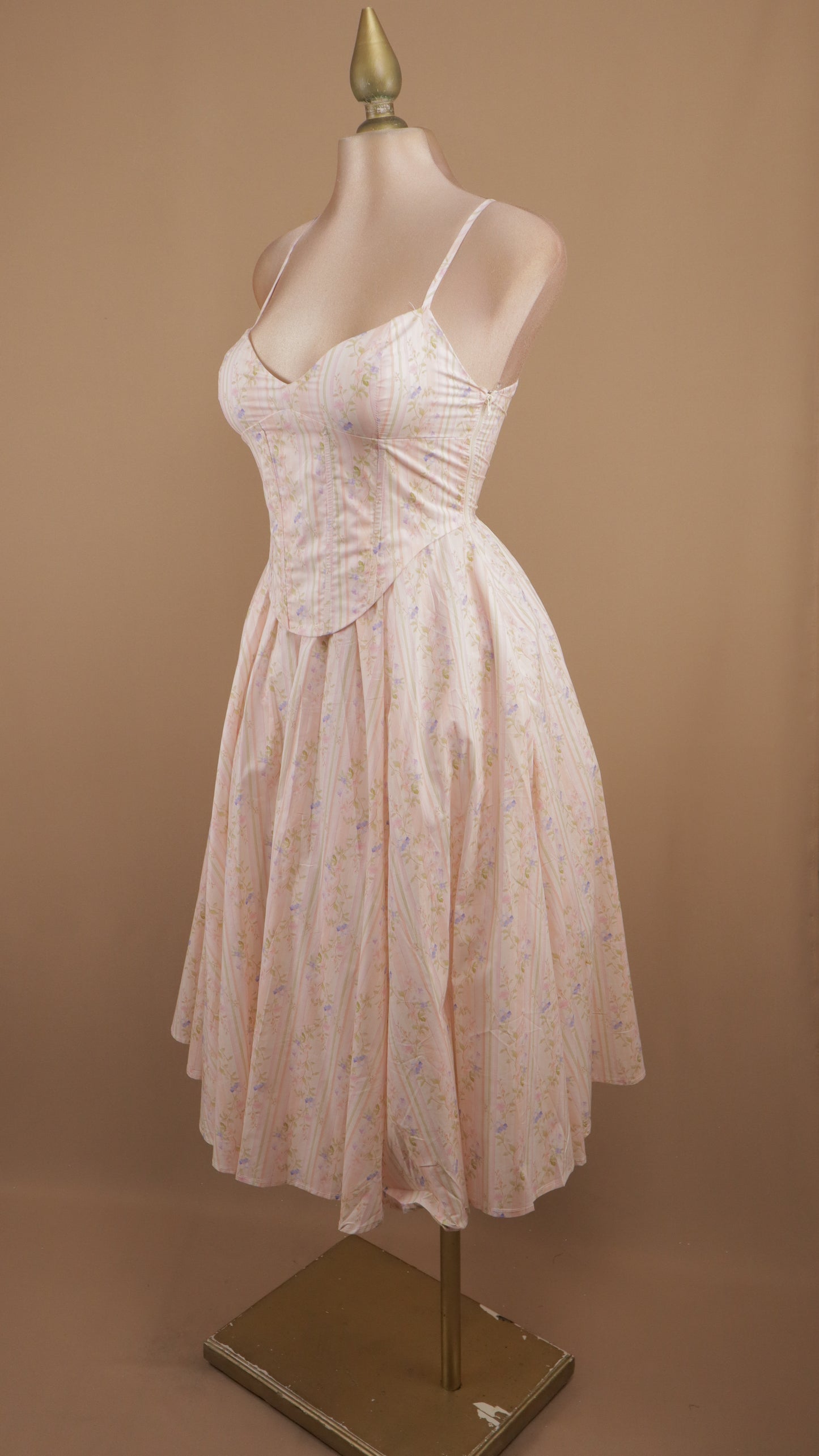 Vestido midi estampado de tirantes