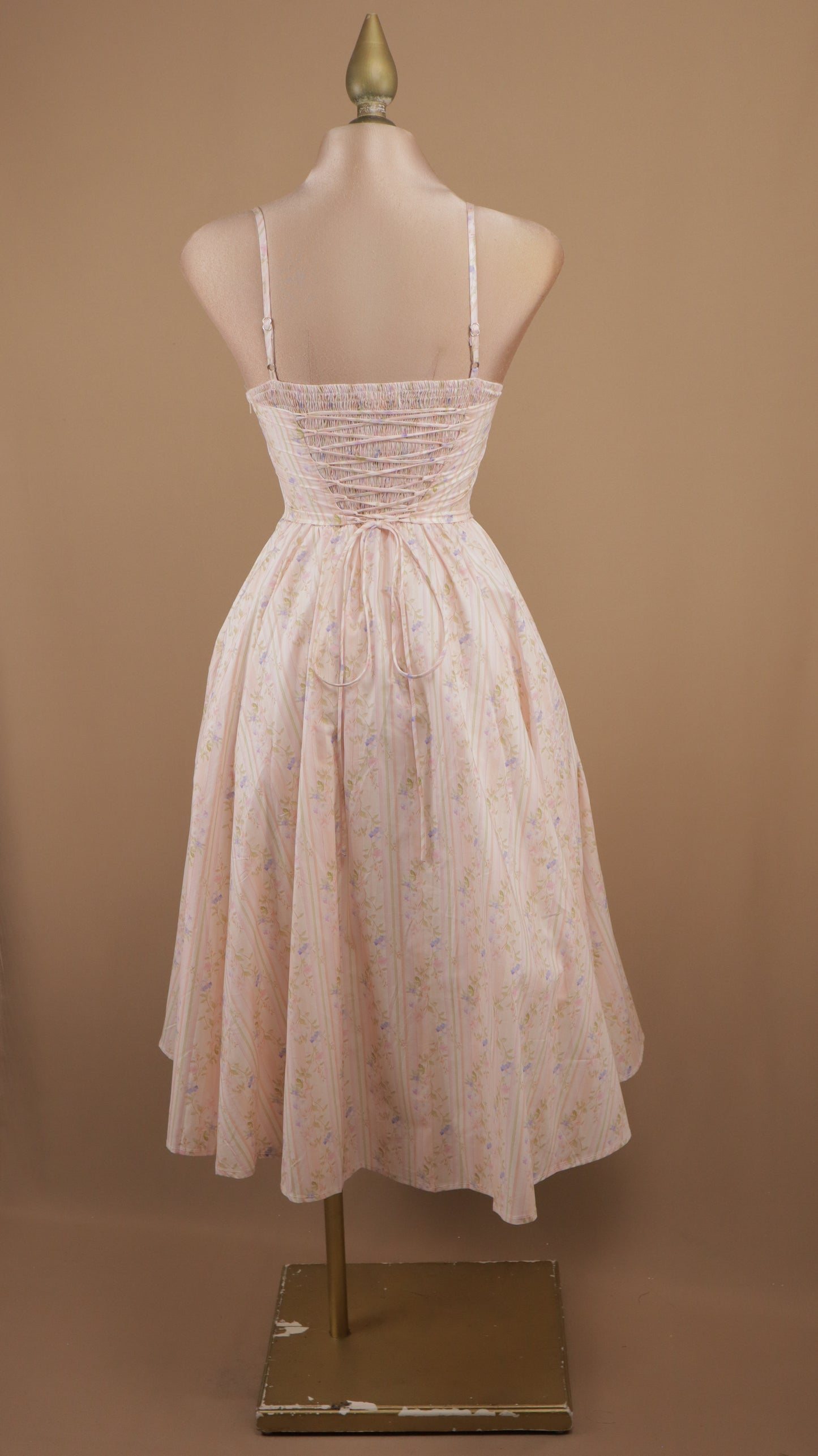 Vestido midi estampado de tirantes