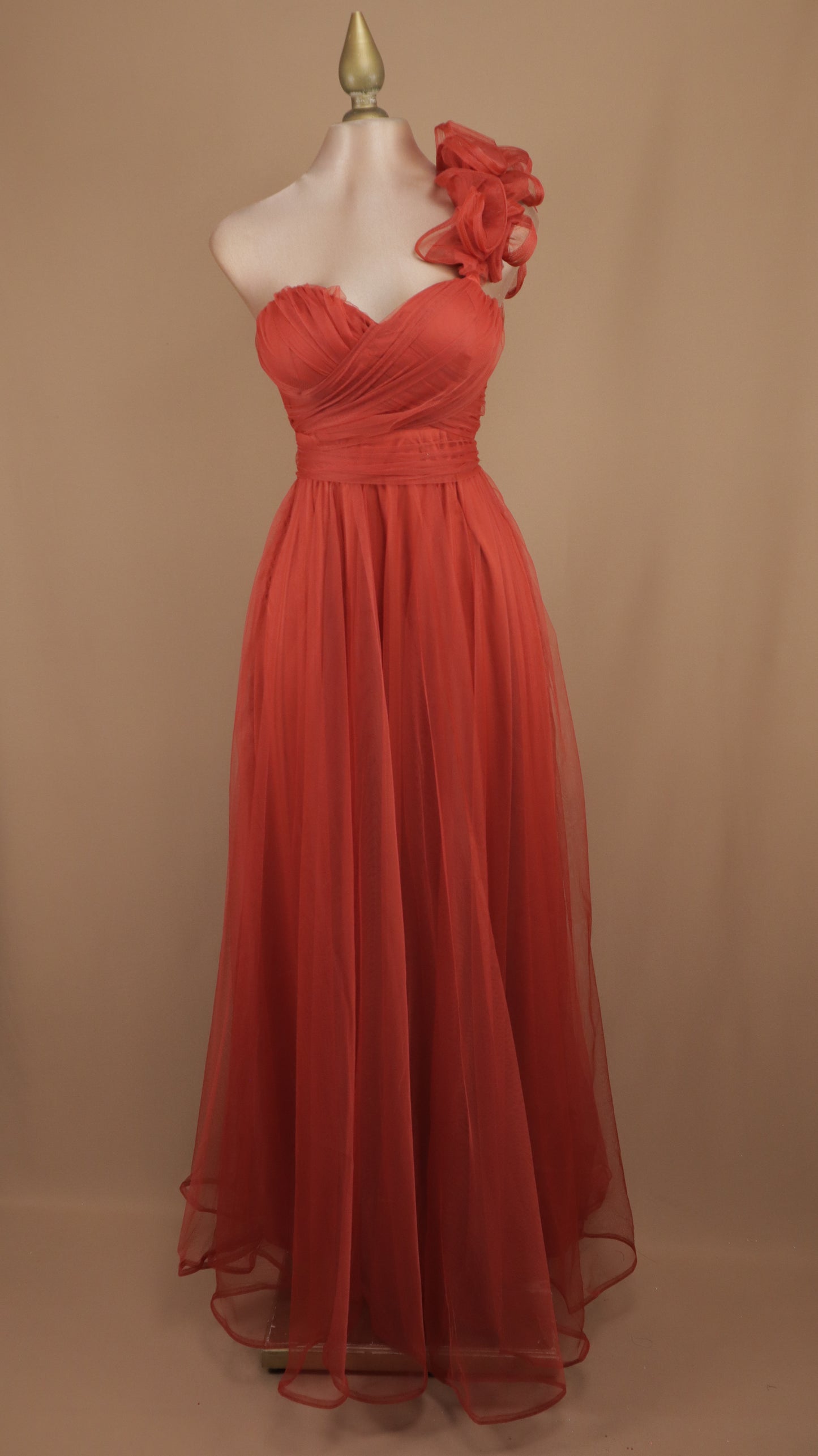 Vestido largo de tul con escote corazón