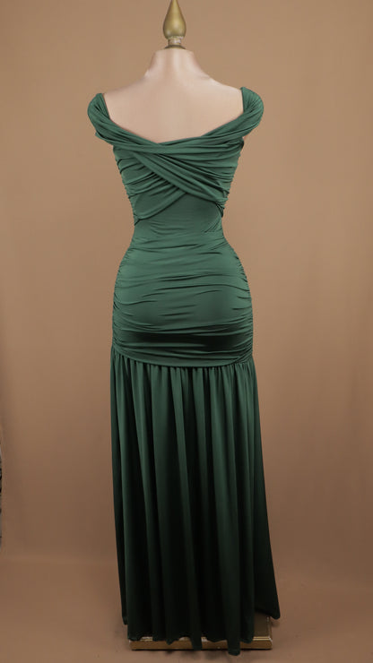 Vestido largo de licra al hombro con detalle dorado