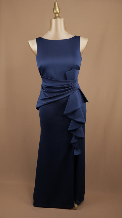 Vestido plus size con escarola en pierna