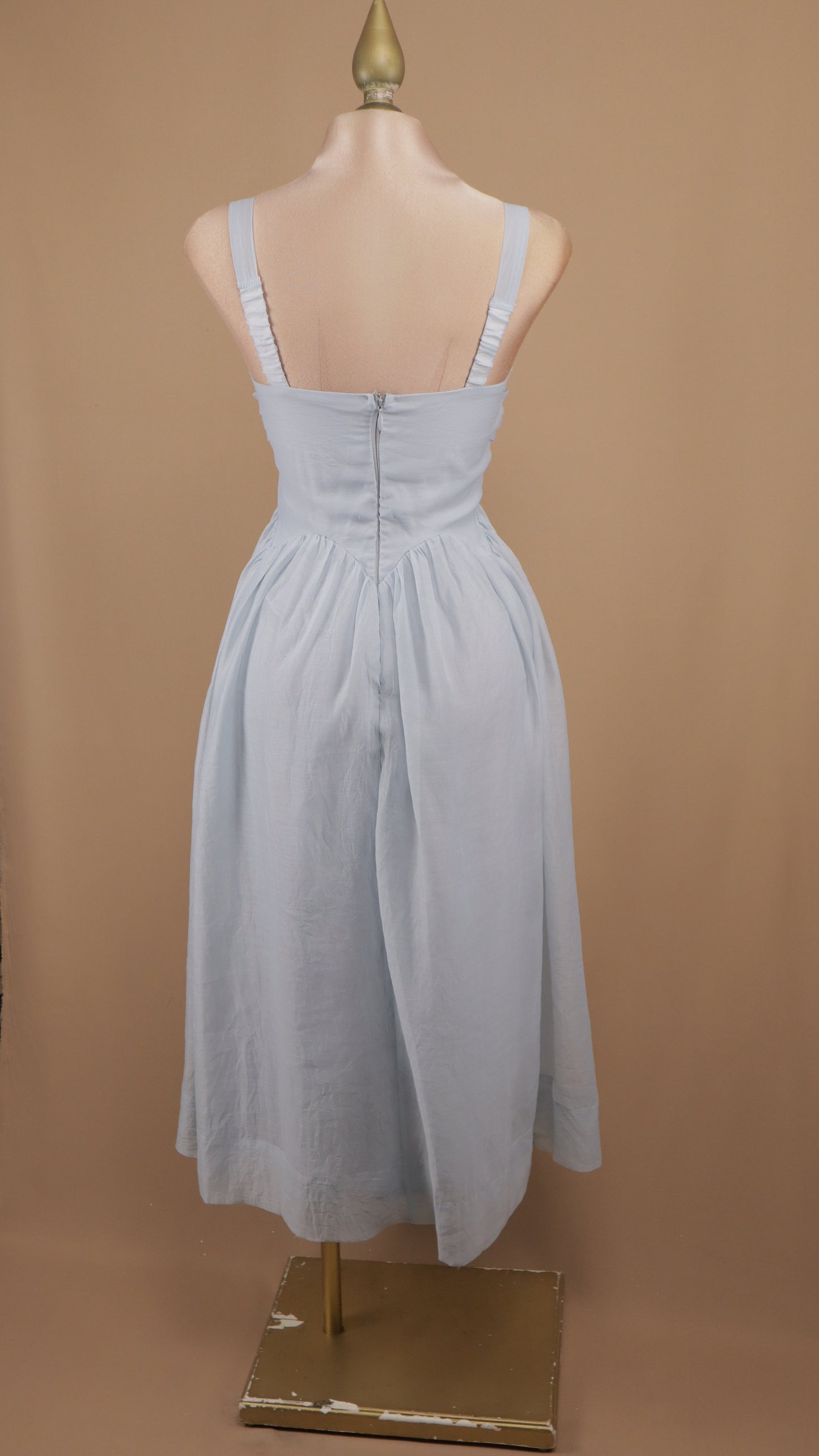 Vestido midi en línea A con escote de tirante