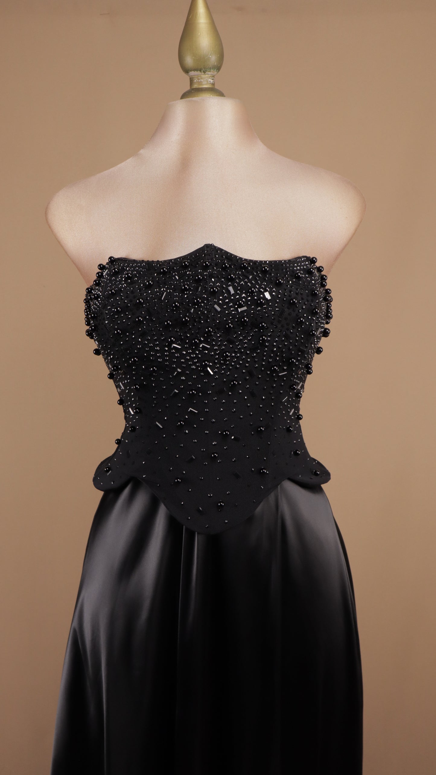 Vestido largo estraple con pedrería