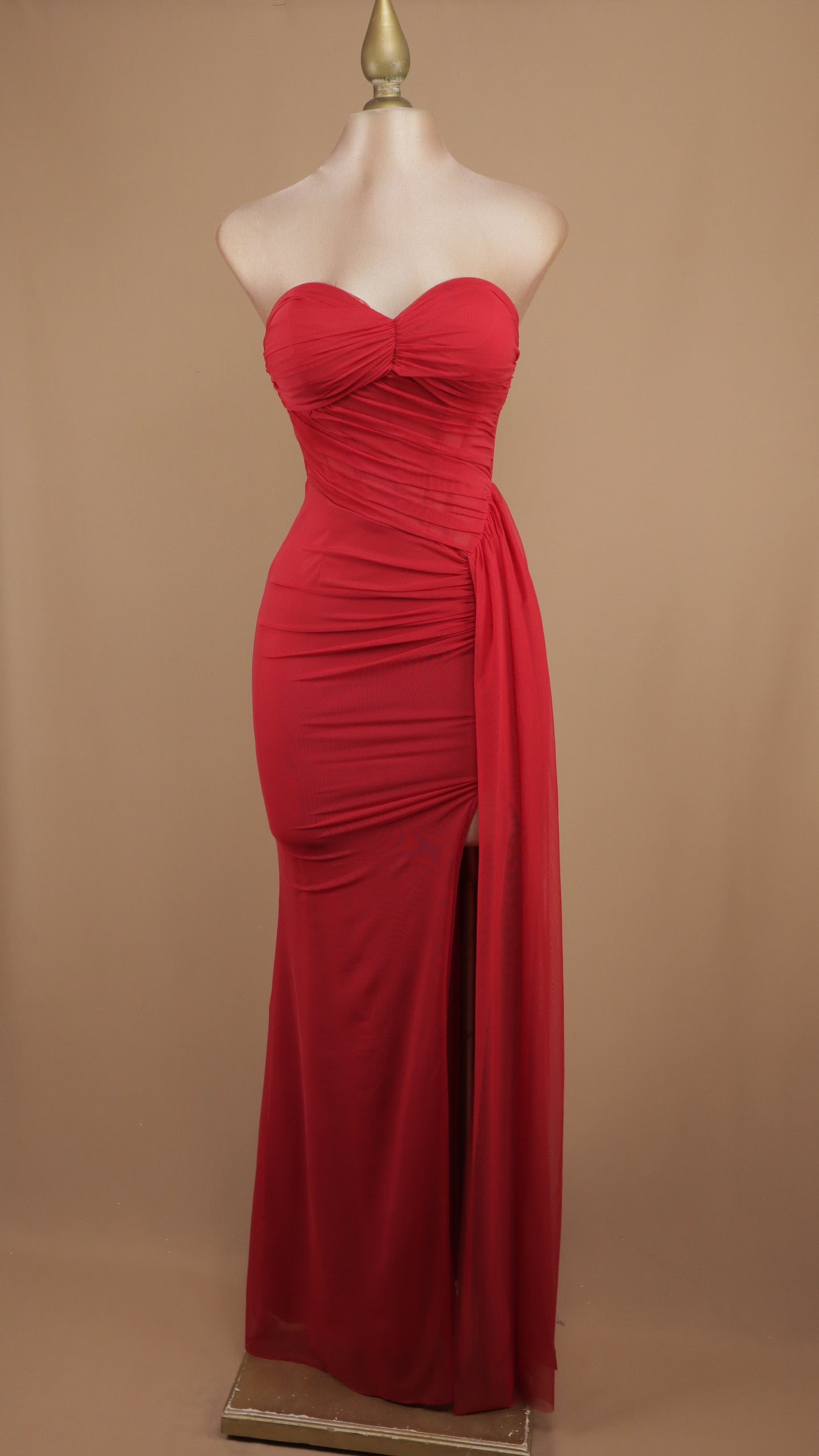 Vestido largo estraple con cauda